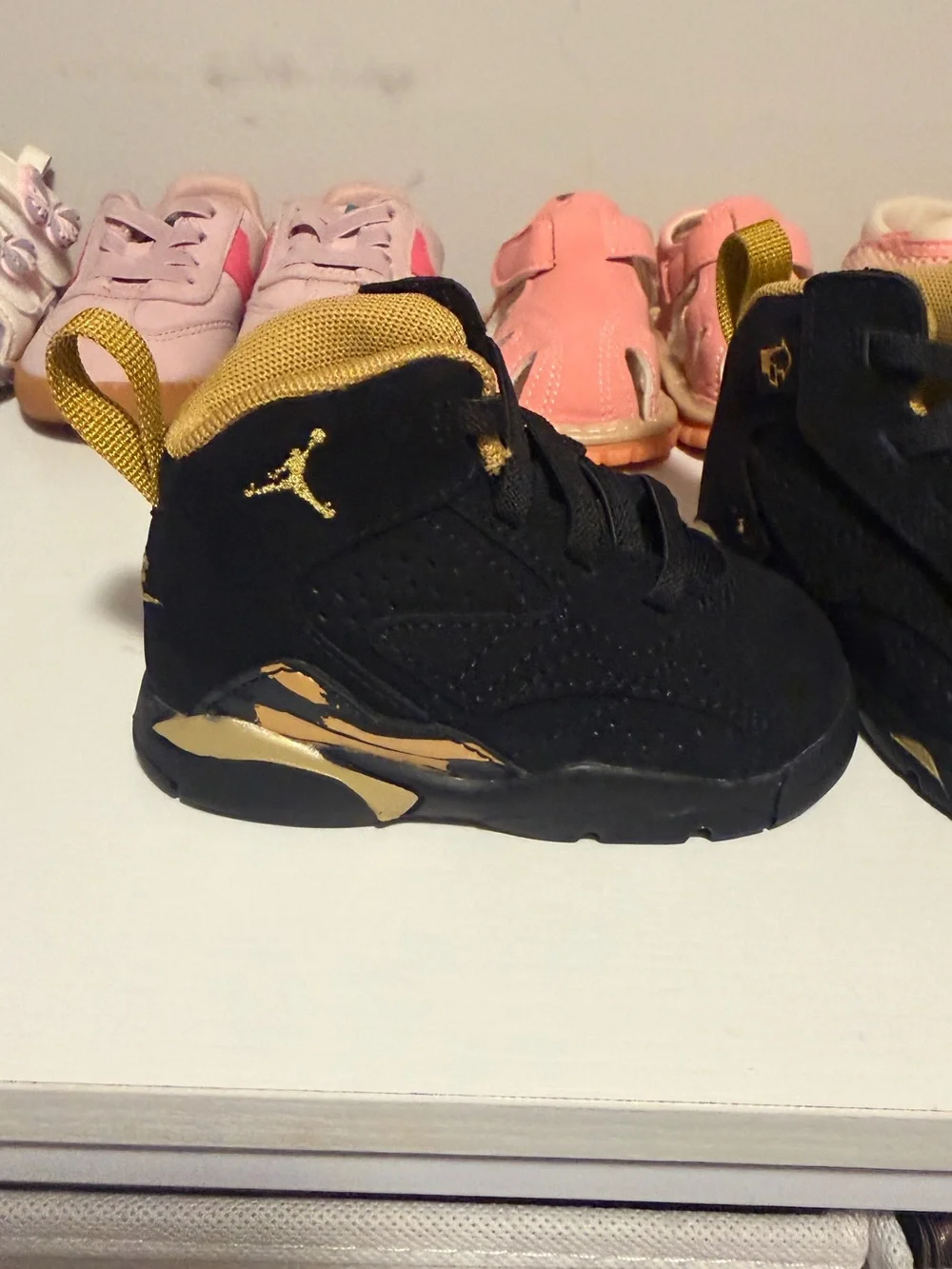 Nike Kids Black and Gold Low-Top Sneakers